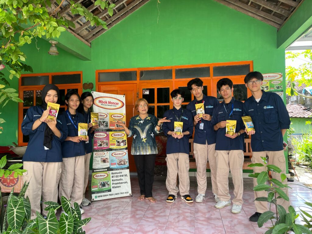 WhatsApp-Image-2025-06-23-at-21.38.25_eeb79c2c-1024x768 KEPOIN Jamu Tradisional: Belajar Langsung di UMKM Mbok Moncer